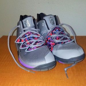 NIKE Kyrie 5 BG 'Graffiti'